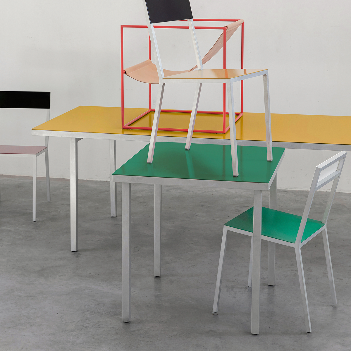 Alu Dining Table