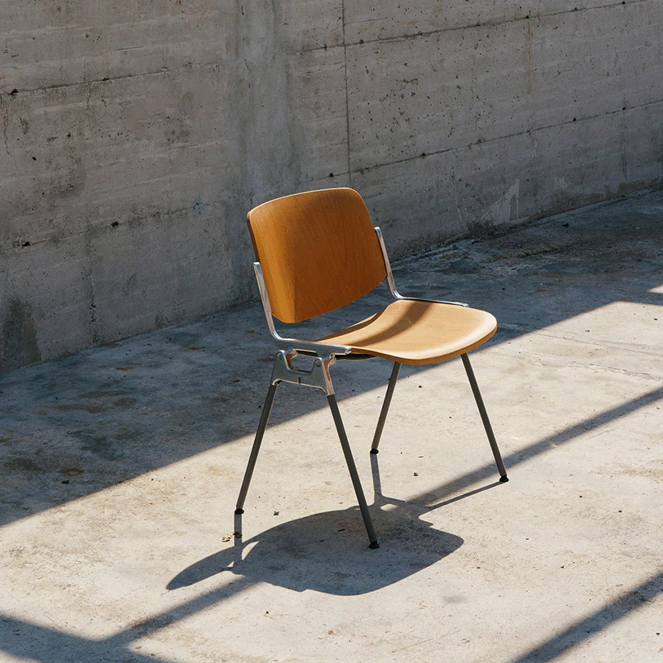 DSC 106 w/Armrests