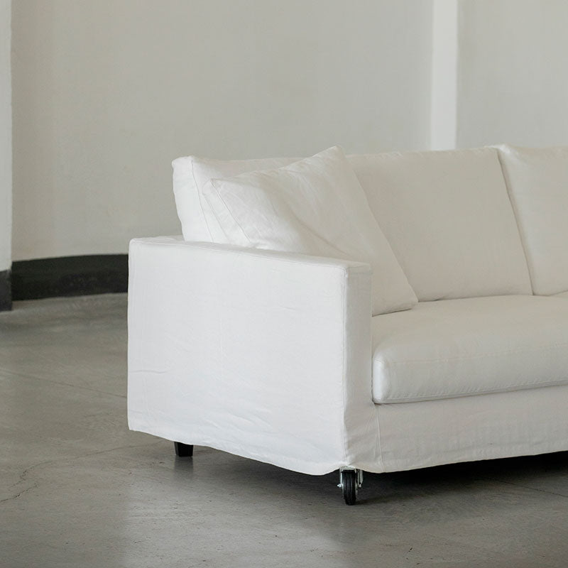 Sofa cockpit with wheels