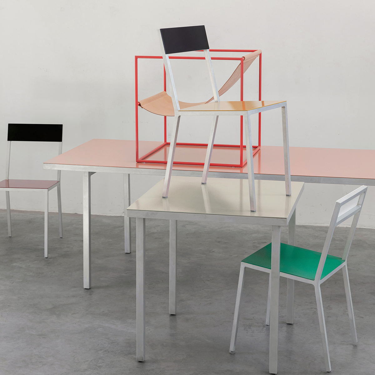 Alu Dining Table