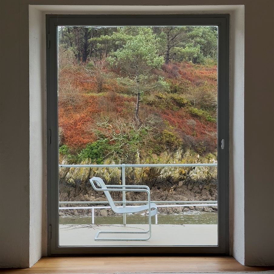 Palissade Cantilever Lounge Chair Low