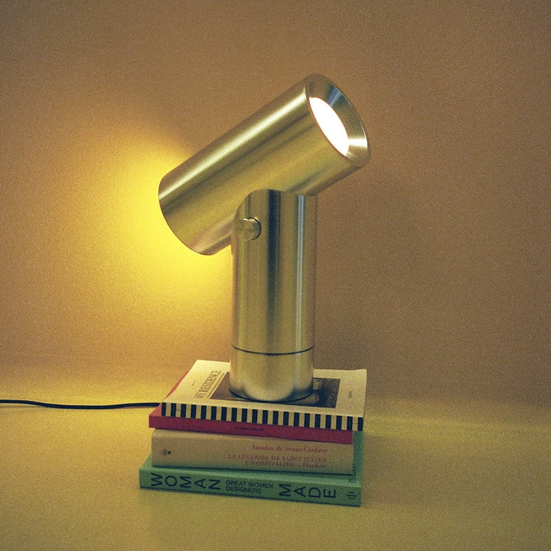 Beam table lamp