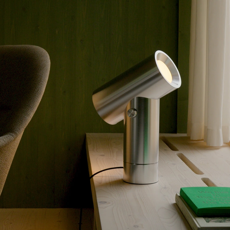 Beam table lamp