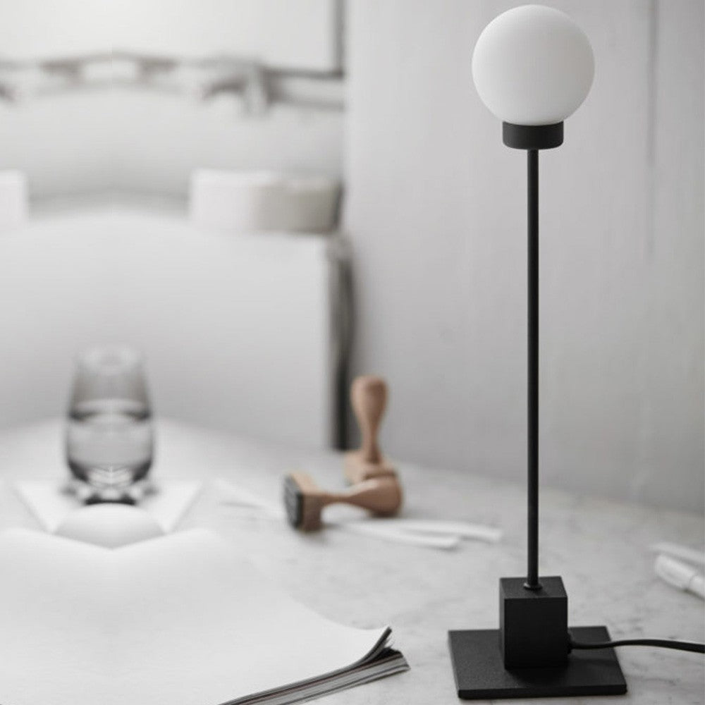Snowball table lamp