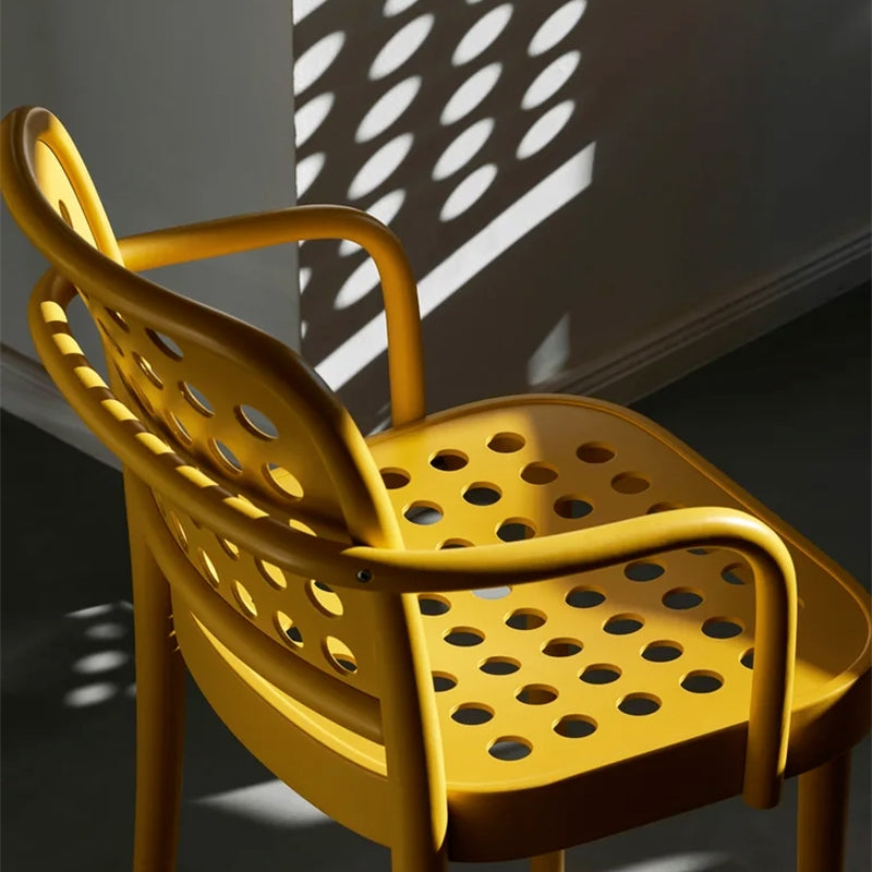 822 Sedia con braccioli