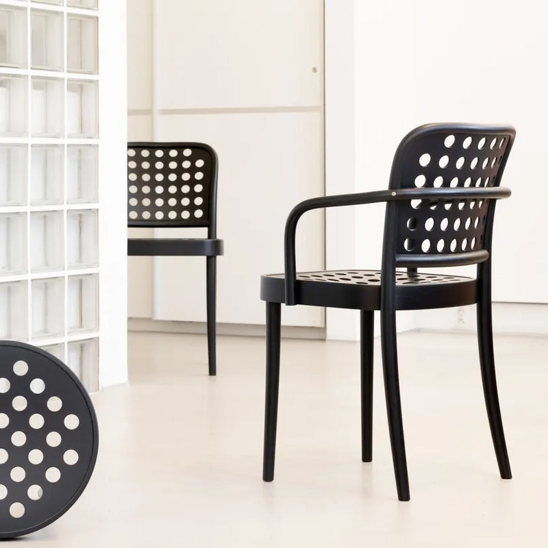 822 Sedia con braccioli