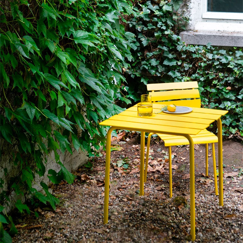 Aligned stacking chair