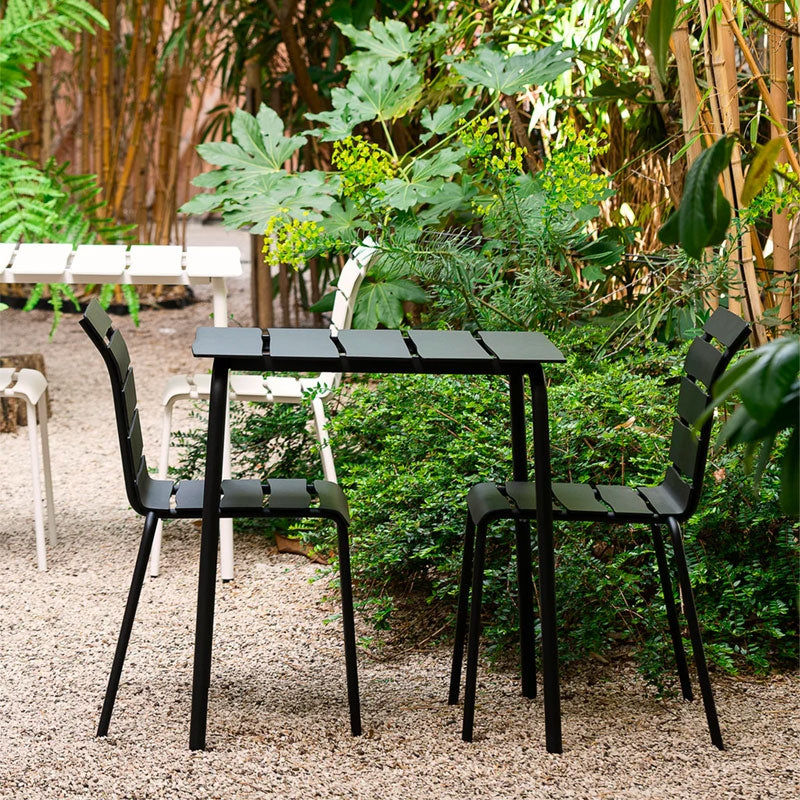 Aligned stacking chair