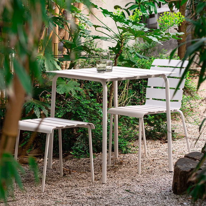 Aligned stacking chair
