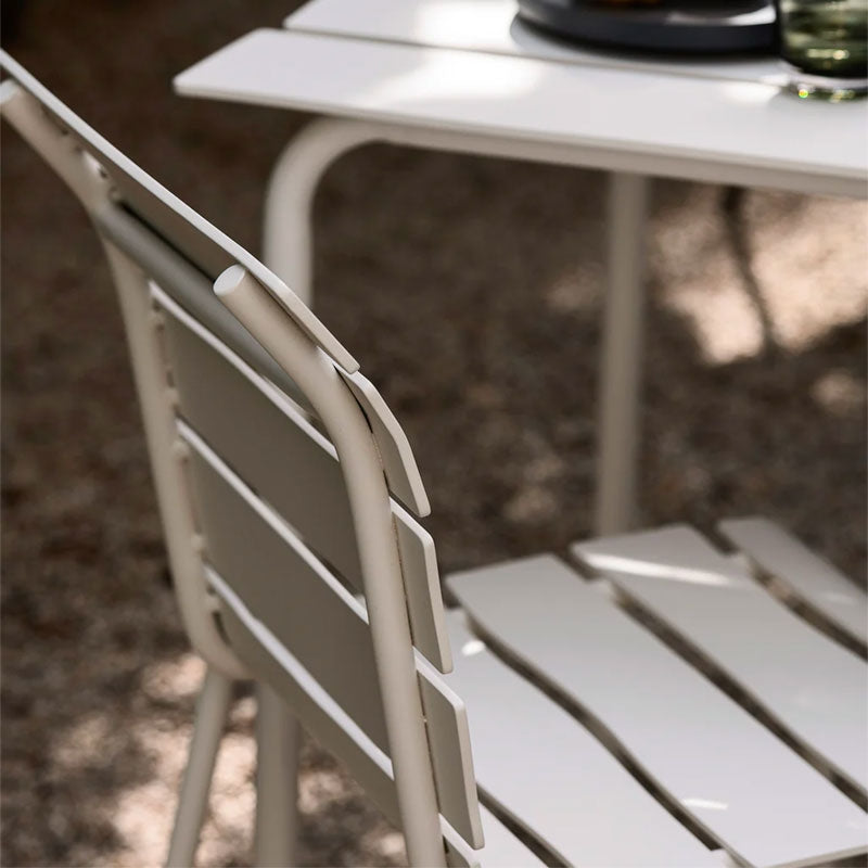 Aligned stacking chair