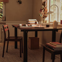 Atura dining table