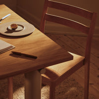 Atura dining table