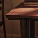 Atura dining table