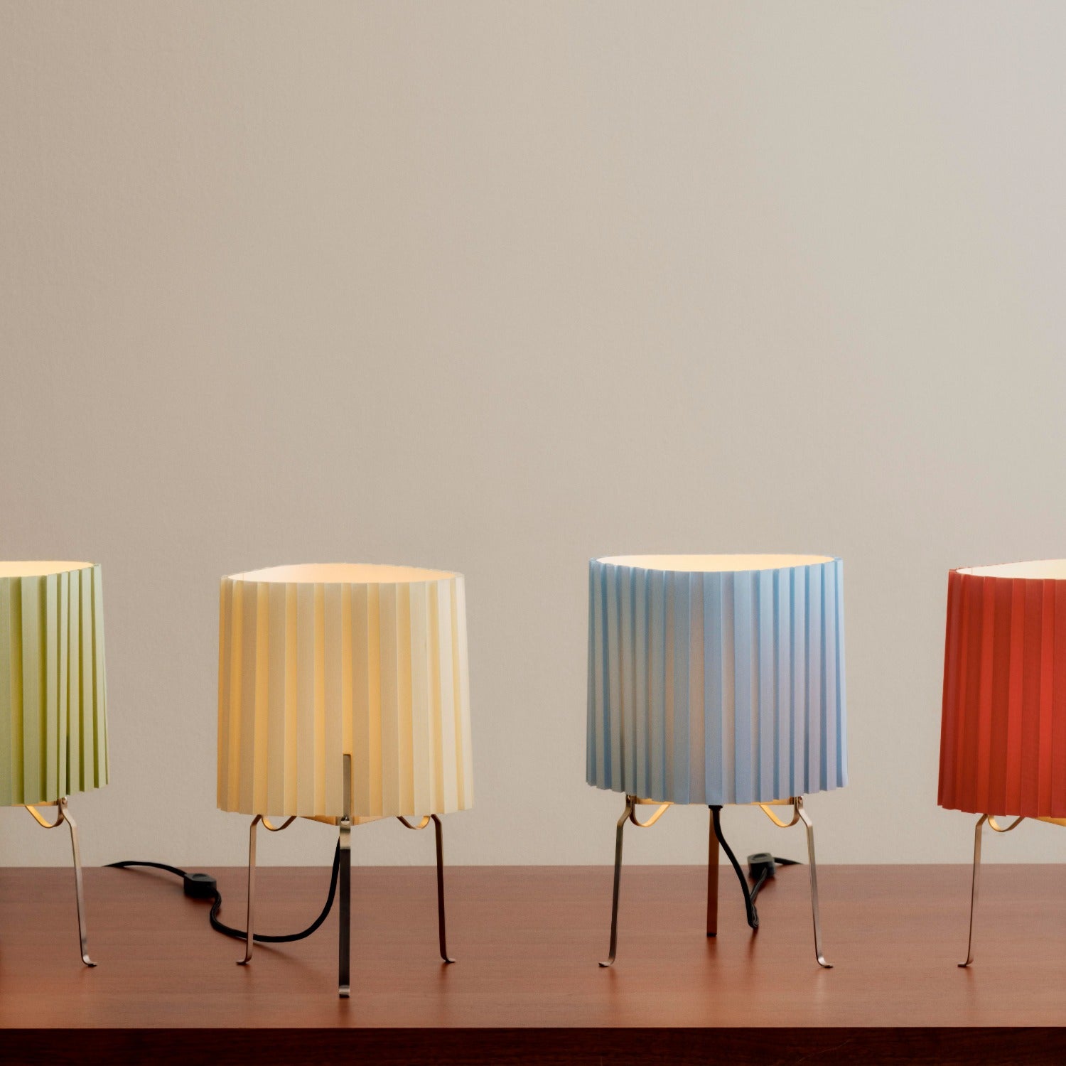 Canelé Table Lamp HAY gamma colori in ambiente