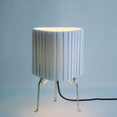 Canelé Table Lamp HAY blu tenue in ambiente