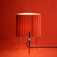 Canelé Table Lamp HAY rosso pomodoro in ambiente