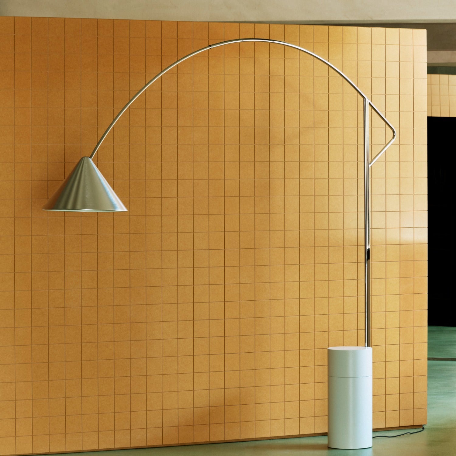 Compass Floor Lamp HAY in ambiente