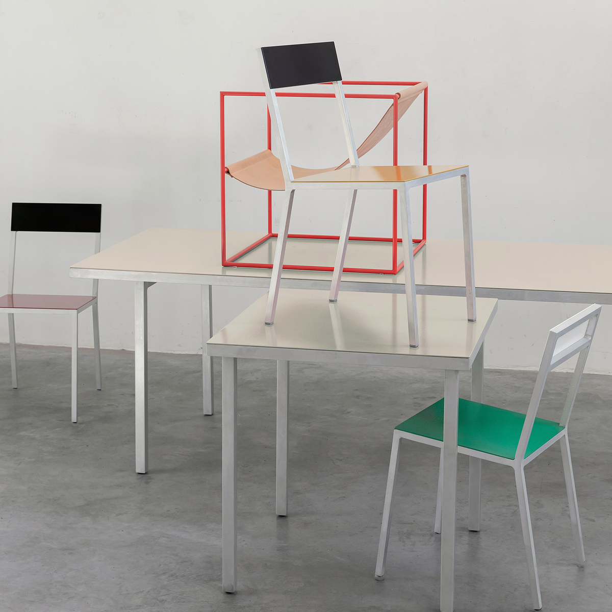 Alu Dining Table