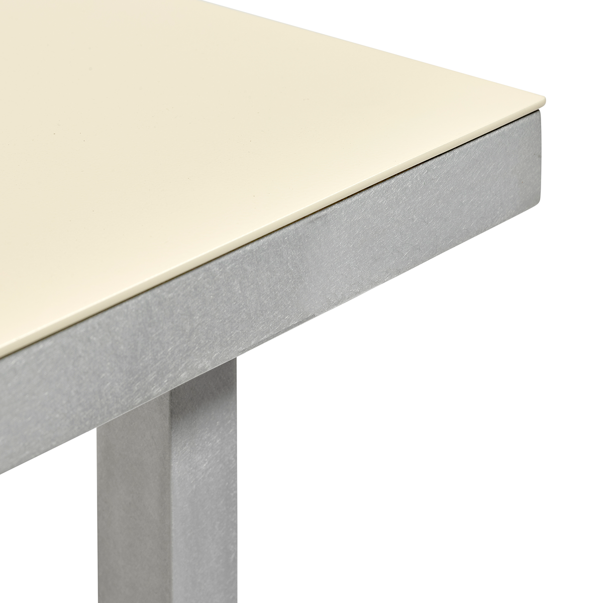 Alu Dining Table