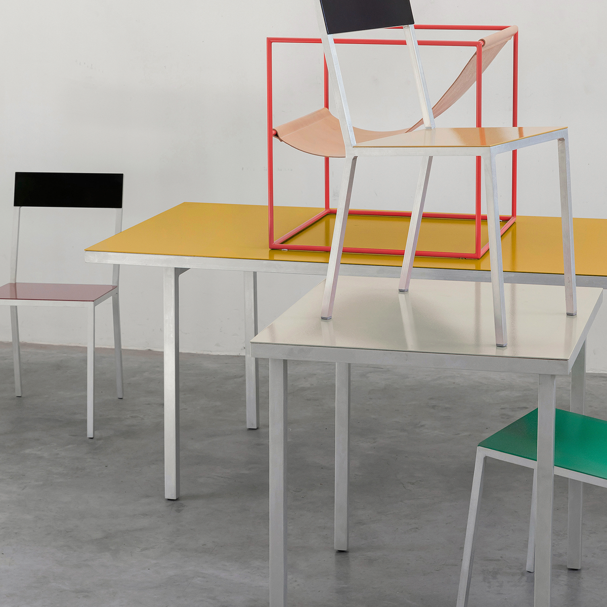 Alu Dining Table