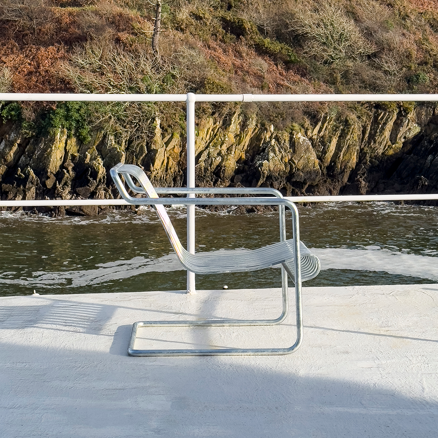 Palissade Cantilever Lounge Chair Low