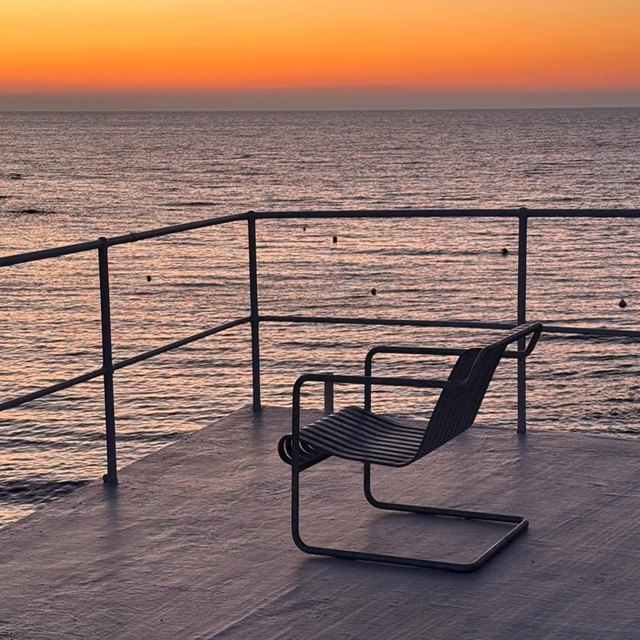 Palissade Cantilever Lounge Chair Low