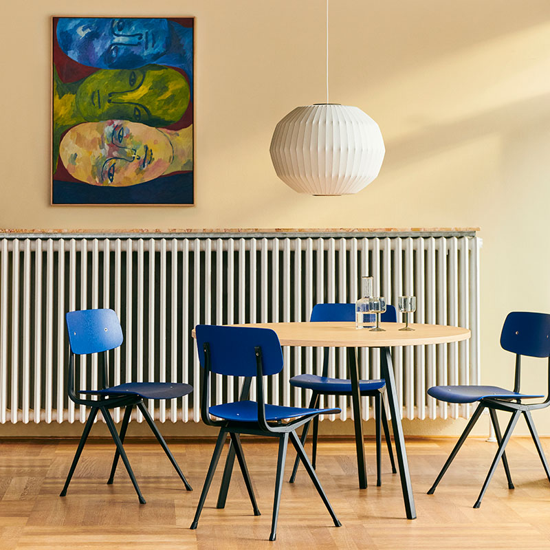 Loop Stand Round Table