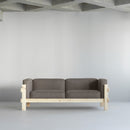 Kube Sofa 3 posti con telaio in pino, vista laterale in ambiente