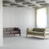 Kube Sofa 3 posti, le due finiture del telaio a confronto