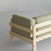 Dettaglio del telaio in pino del Kube Sofa