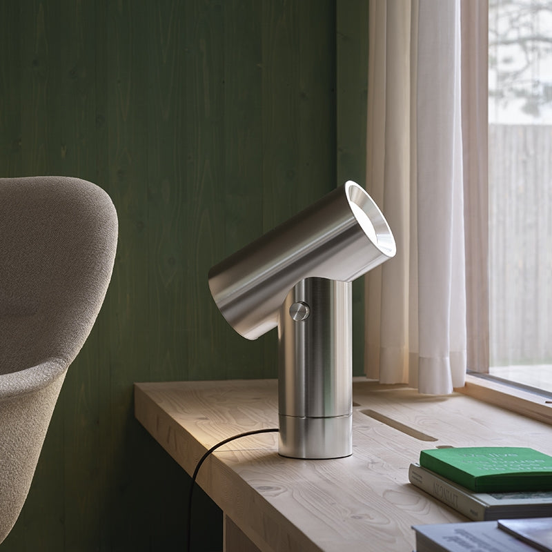 Beam table lamp
