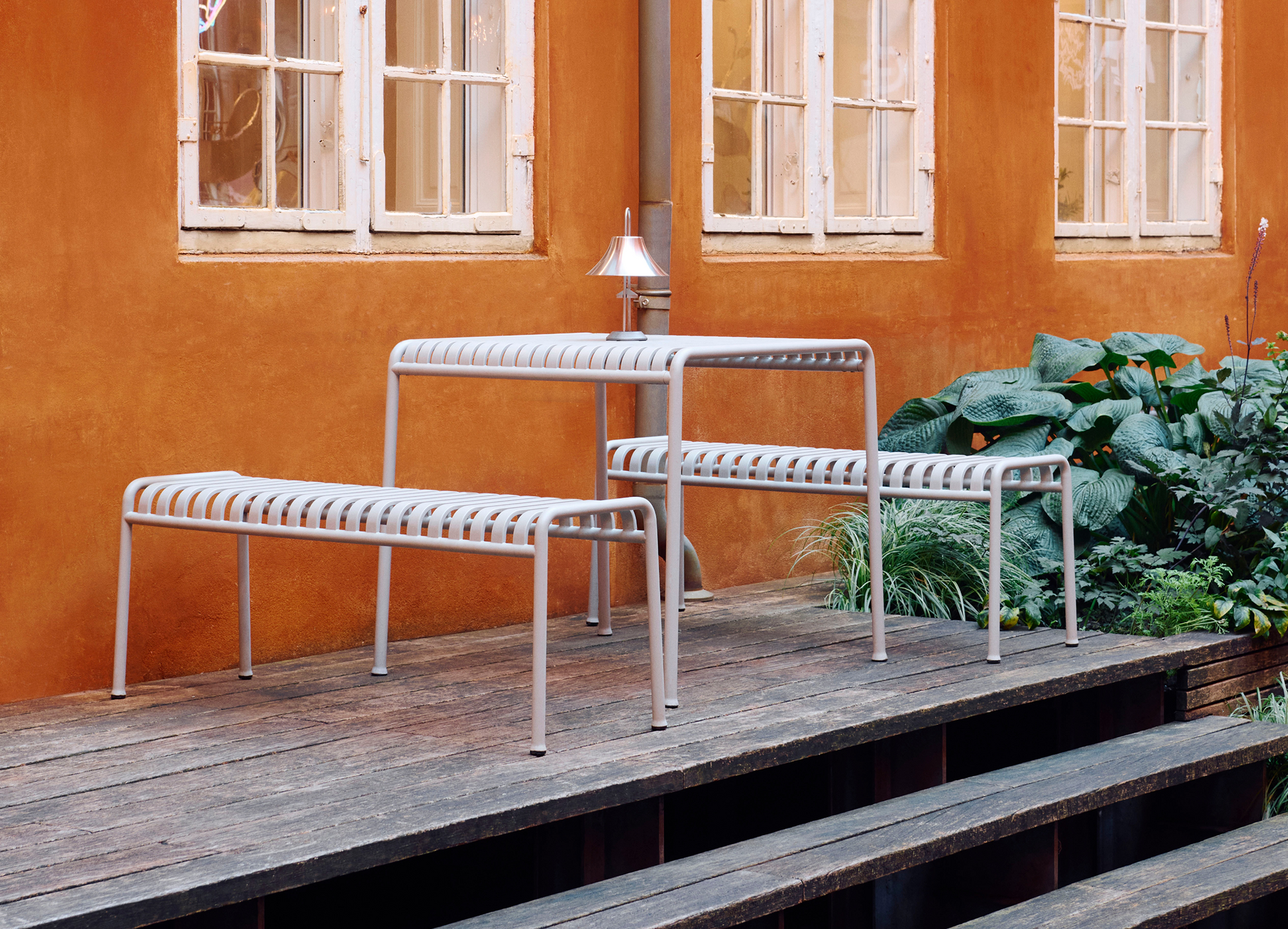 Palissade_Table_by_Hay