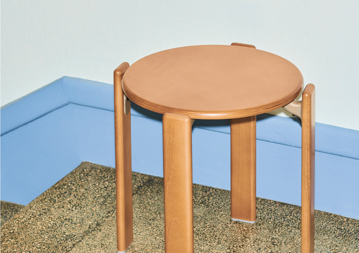 Rey_Stool_by_Hay