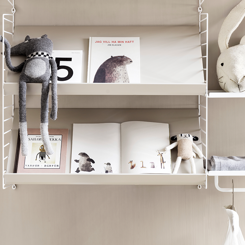 Magazine shelf wood