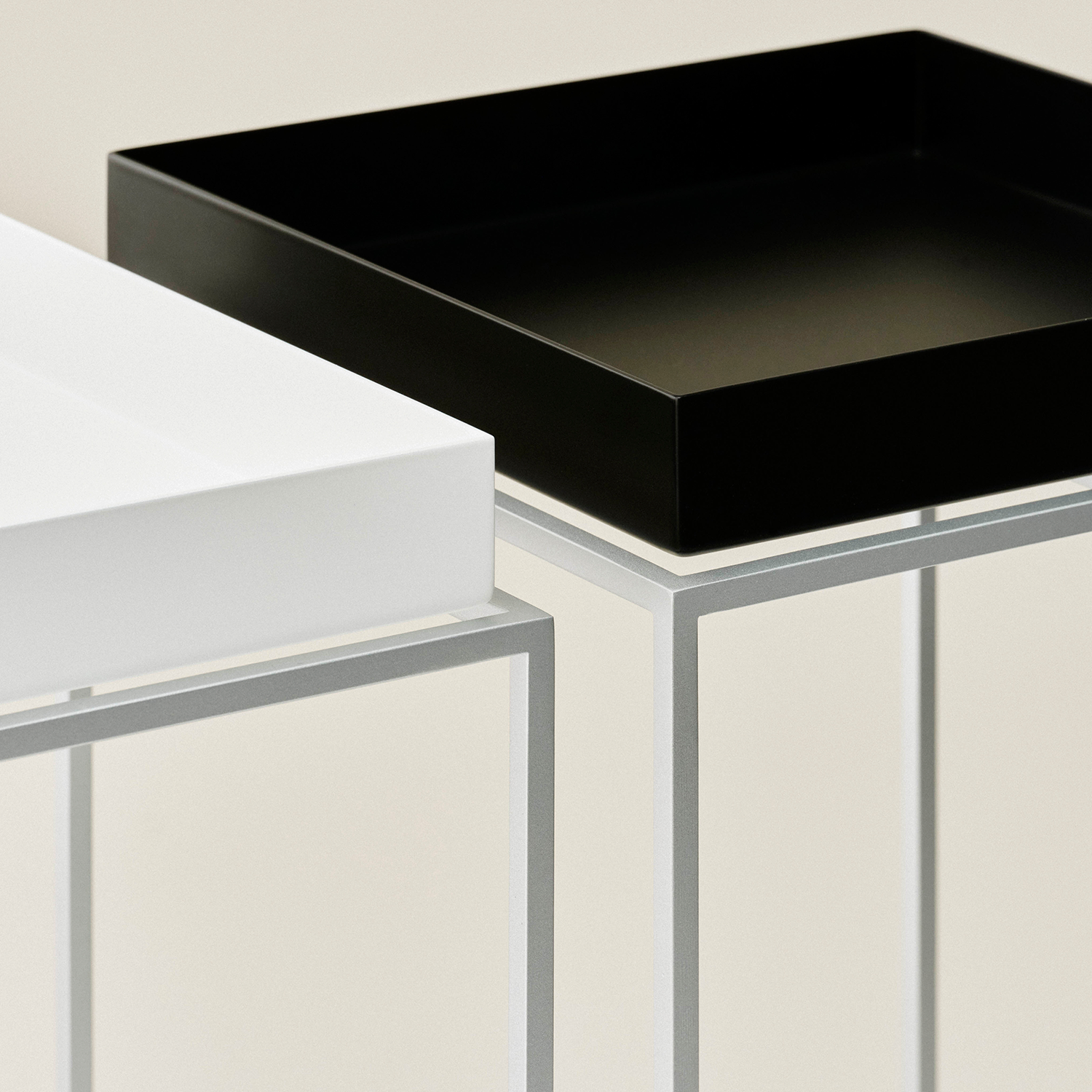 Tray Table S High - Silver grey silicone coated steel base