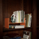 Museum Pedestal STRING arancione, ambientato