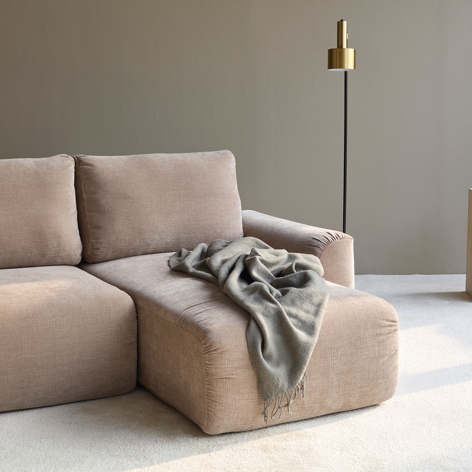 Norum divano letto con chaise longue